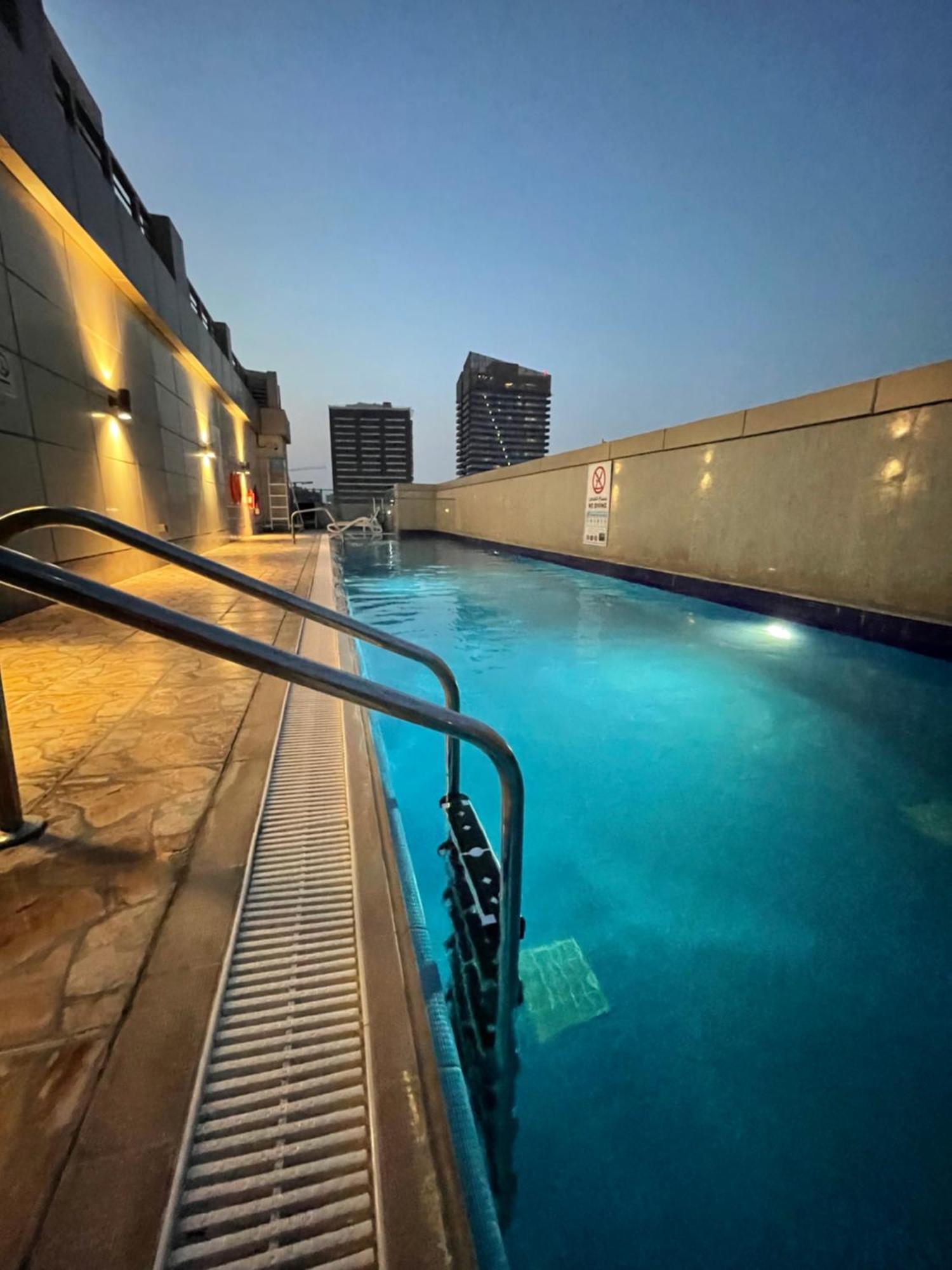 Great View, Dubai Sportcity, Parking Included, Nice Apartments Экстерьер фото